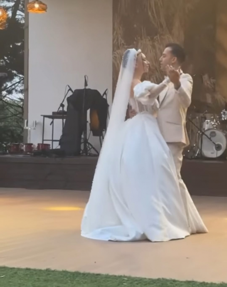 Oyuncu Berkay Tulumbacı ile şarkıcı Ezgi Gergin evlendi