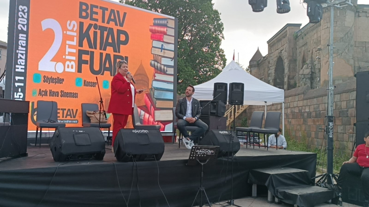 Kızılcık Şerbeti'nin yıldız oyuncusu Murat Tavlı, Bitlis 2. Kitap Fuarı'nda yetimhane anısını anlattı